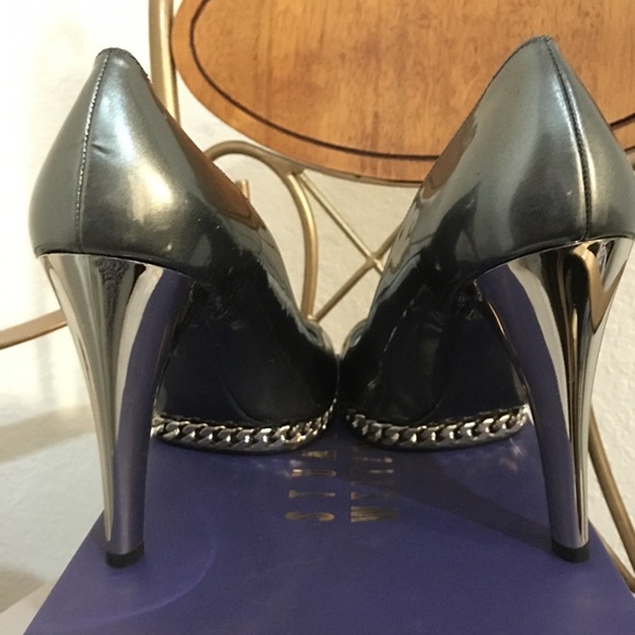 NIB Stuart W. Gray/Silver Patent pumps size 11.1/2 - Picture 4 of 5